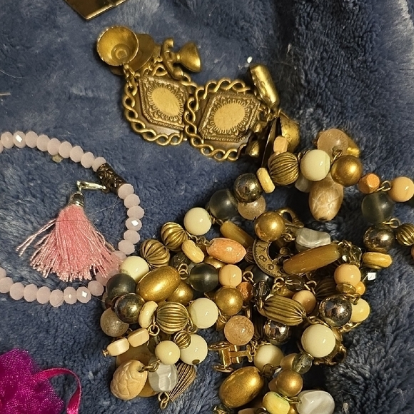 Elegant Gold and Silver Women's Jewelry Set - Picture 5 of 12